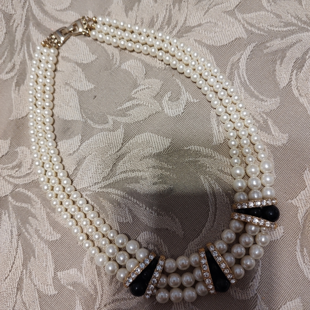 🎀 Sophisticated Art Deco Black Beaded & Ivory Pearl Statement Necklace - Picture 3 of 14